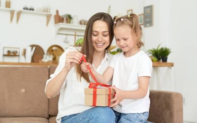 Kislány szülinapi ajándék: fülbelövés és fülbevaló